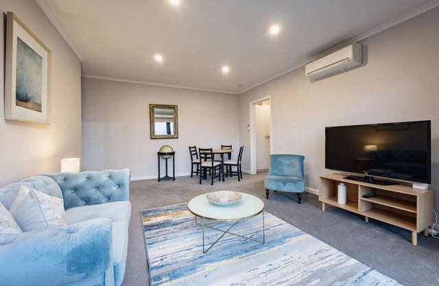 Central to Everything Spacious 1 Bedroom Apartment