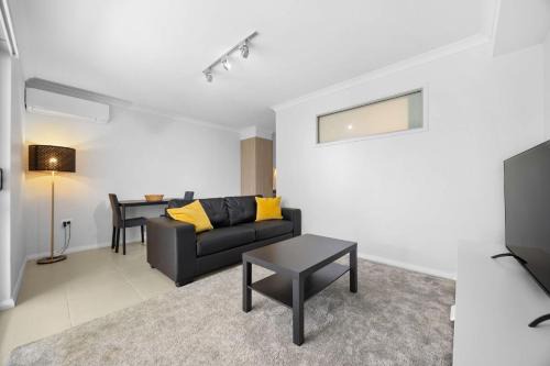 Waves Wine & a Warm Welcome 1BR by the Sea