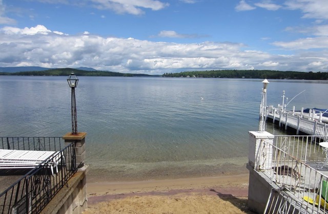 Weirs Beach 2 Bedroom Cottage pasos lejos del lago y la playa!