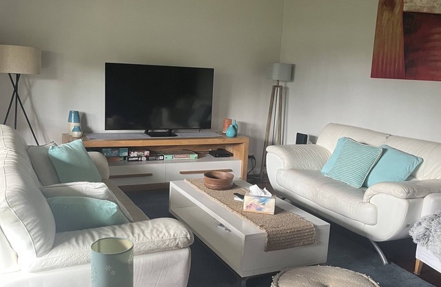 Welcome to Banksia Cottage in Mittagong, walking distance to cafes, shops & lake