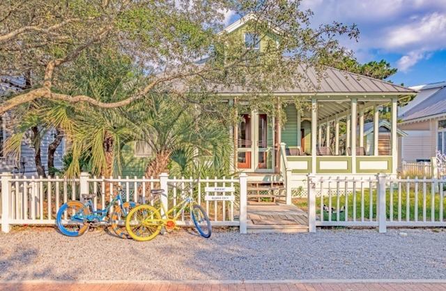 Welcome to Idlewild South! Steps to both downtown and the beach.