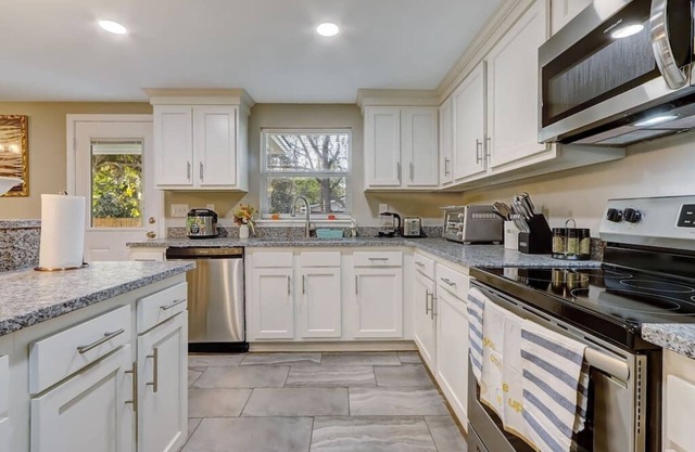 Welcome to Merival Manor!! Fresh & New find your way to this spacious hideaway