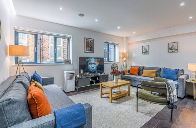 This apartment is a 1 bedroom(s), 1 bathrooms, located in London, England.