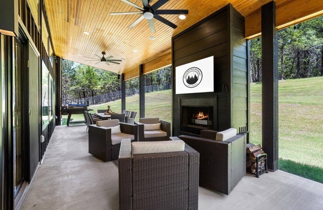Welcome to The Yellowpine Retreat – Your Luxury Lakefront Retreat Lake Texoma