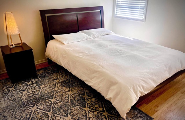 Welcoming 2-bedroom apartment in vibrant Los Angeles 15-minutes from the ocean.