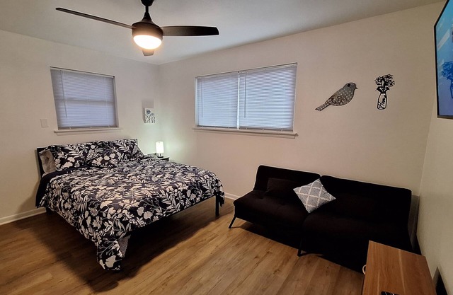 Welcoming Cozy &Private Studio Apt @Irving-NorthDFW Free W&D Stays 30+ days only
