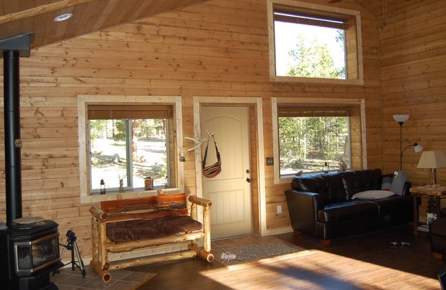Bien nombrado Cabin On Wooded Acre, cerca de Lakes And Trails Handicap Accessibl