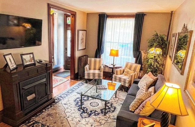 West Broadway Guesthouse