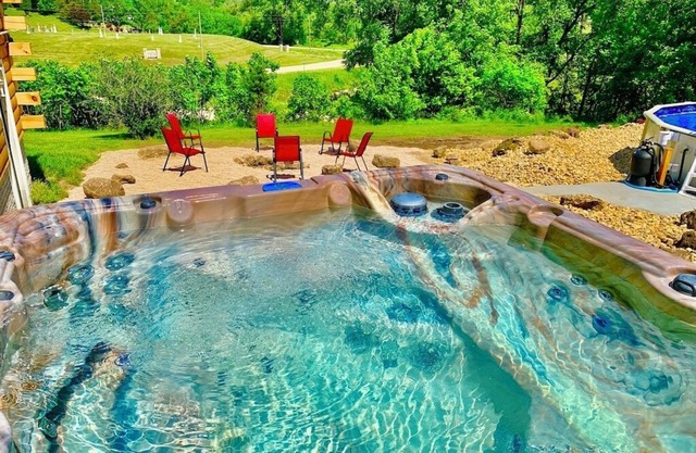 Wexford Hollow... 6 Bedroom Cabin w/ Pool & Hot Tub