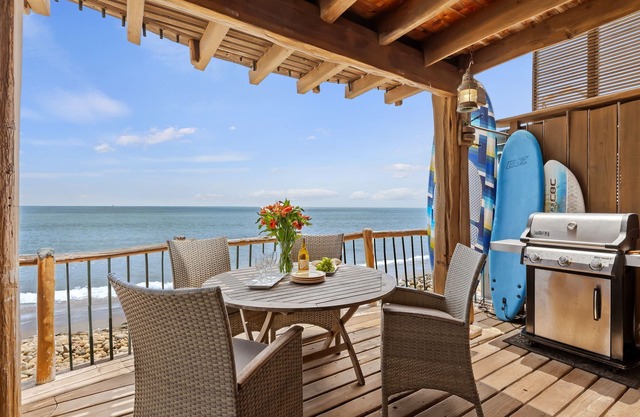Hobbit House en Miramar Beach: ¡una experiencia única frente al mar!