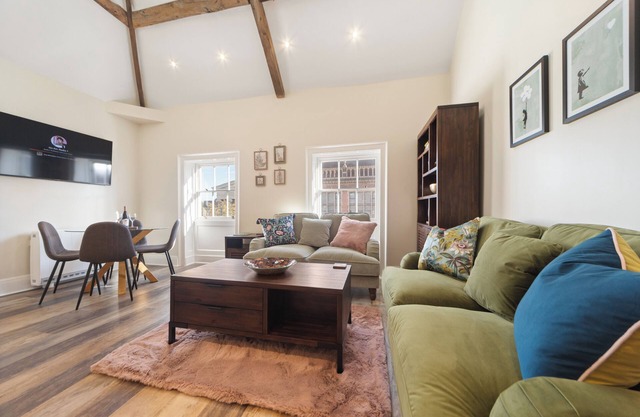 WhiskAwayHomes Vinegar House No. 7