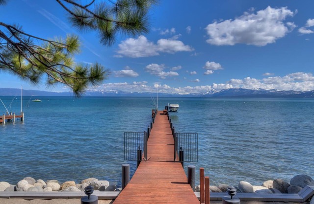 4 BR Lakefront w / Hot Tub, mesa de billar, muelle y boya