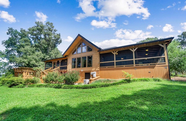 Hermosa Log Cabin ubicado en Rock Island Shores