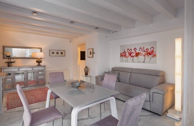 White Villa Luxury- FLAMINGO Boutique Apartment con vista al lago de 70 metros cuadrados - 2do piso