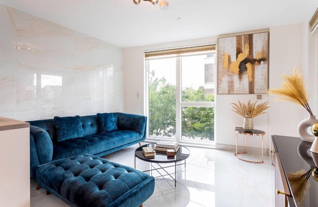 White Marble Tranquility, Park Side Life