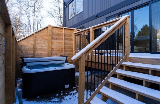 White Rose Chalet at Blue Mountains for 20 w Hot Tub