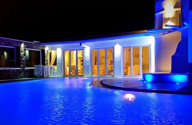 White Villas · Villa Millio in Kalafatis - 2 beaches 1min walk