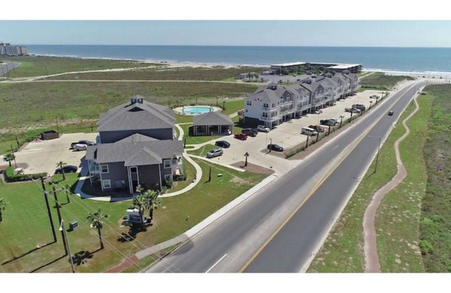 ⭐⭐⭐⭐⭐Whitecap Beach Lookout - Heated Pool - Beautiful Balcony Sunsets