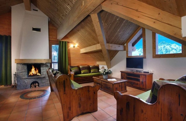 Wifi, 50m del centro estación, fitness, piscina, sauna, hammam, balcón, chimenea o estufa a leña, tv