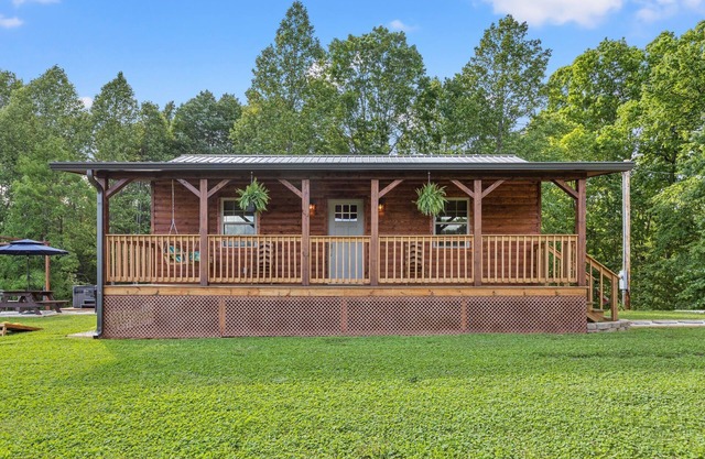WiFi & Hot Tub - Country Dream - Cabin in Red River Gorge, KY!