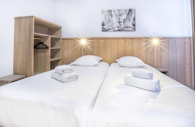 Wifi, 50m from resort center, 3rd floor, view mountain, swimming pool, sauna, hammam, balcony