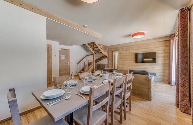 Wifi, 50m del centro estación, 4.o piso, vista montaña, piscina, sauna, hammam, balcón, parking, tv