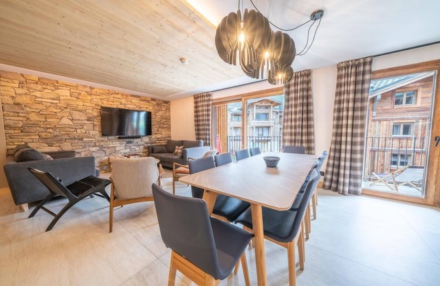 Wifi, centro estación, 4.o piso, piscina, sauna, hammam, balcón, tv, local para esquís, 115m²