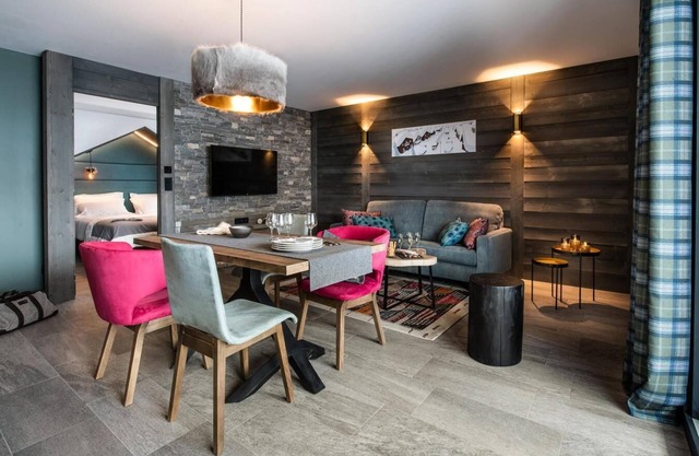 Wifi, fitness, piscina, sauna, hammam, balcón, chimenea o estufa a leña, tv, local para esquís, 60m²