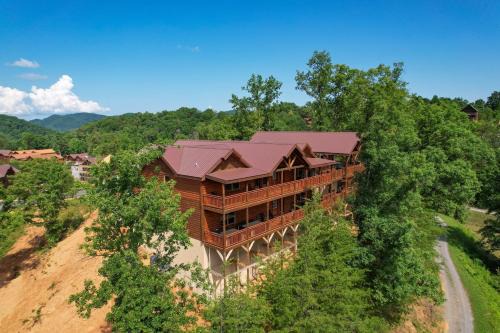 Wilder by AvantStay 15min from Pigeon Forge 22ppl