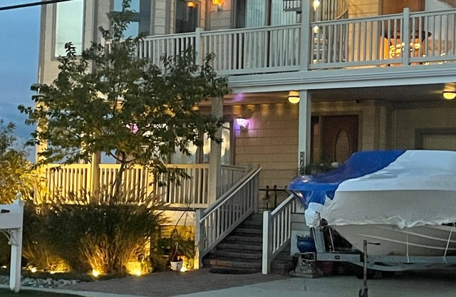 Wildwood by the Bay .. encantadora suite privada de 3 habitaciones.
