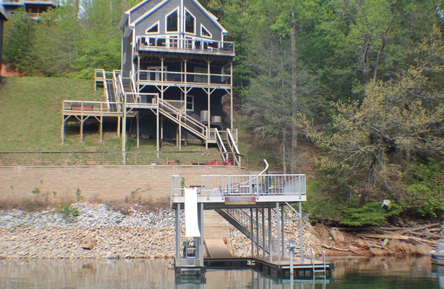 Jacuzzi y muelle privado "Wildwood" cerca del puente de salto