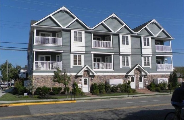 Wildwood W / Pool - 1 Blk Frm Beach - 3HAB / 2 BA
