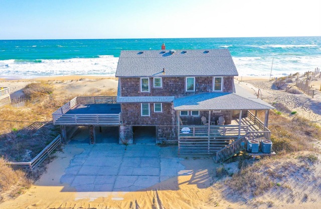 Windjammer -- Classic Kitty Hawk 6BR Oceanfront