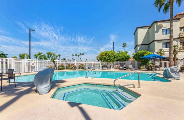 Windmill Suites Surprise - Phoenix, Ascend Hotel Collection