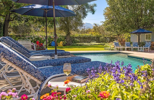 Wine Country Oasis. Piscina, bañera de hidromasaje, vistas al viñedo, a pie del centro de St. Helena