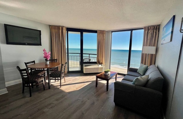 Gorgeous Oceanfront Suite! 1Br Condo/ Dog friendly