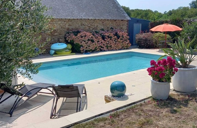 Within walking distance: Rivers, Chateaux, Parks, Vélo Francette, accommodation with swimming pool
