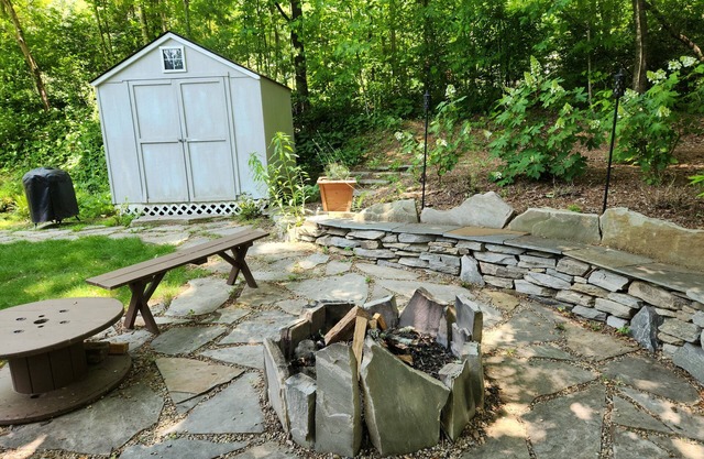 WNC oasis w/ unique outdoor patio. Close to trails, waterfalls, more