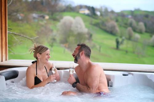 Wohlfühloase am Trausdorfberg mit Sauna, Whirlpool und Panorama