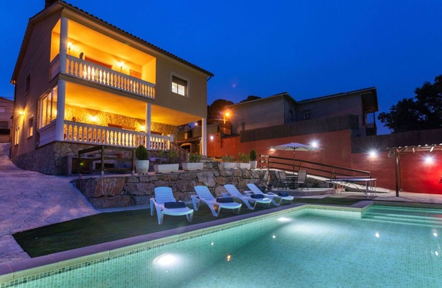Casa de vacaciones privada con WIFI, piscina privada, TV, patio, mascotas permitida, aparcamiento