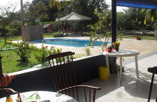 Maravillosa casa de campo en la ciudad de peruibe con piscina y una más