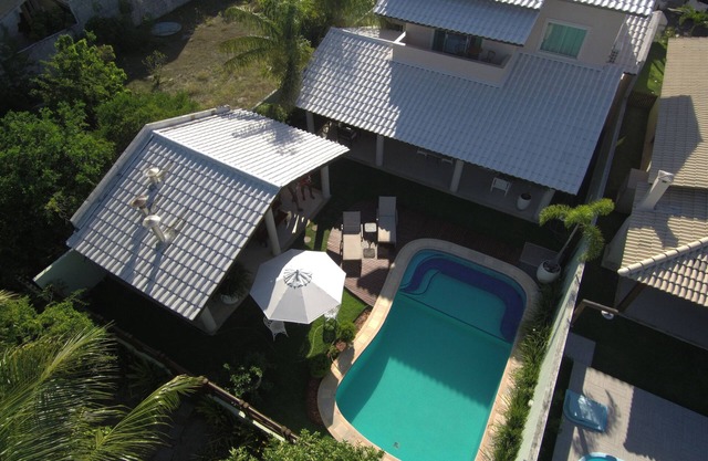 MARAVILLOSA CASA POR EL RÍO, PISCINA, COND. cerca, buen precio