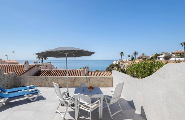 "Wonderful house just above the Sea" con vistas al mar, jardín y Wi-Fi
