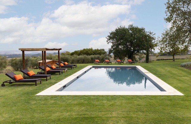Casa de vacaciones con piscina, WIFI, bañera de hidromasaje, A/C, TV, patio