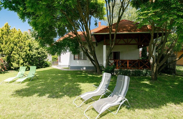Preciosa casa de vacaciones privada con WIFI, A/C, TV, patio, mascotas permitida y aparcamiento