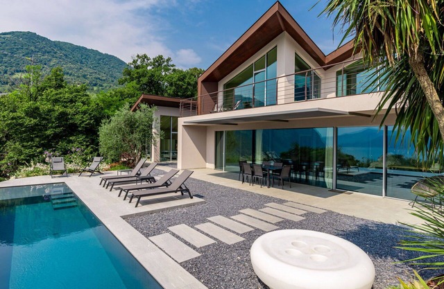 Estupenda casa de vacaciones privada con WIFI, jacuzzi, piscina privada, TV, patio, aparcamiento