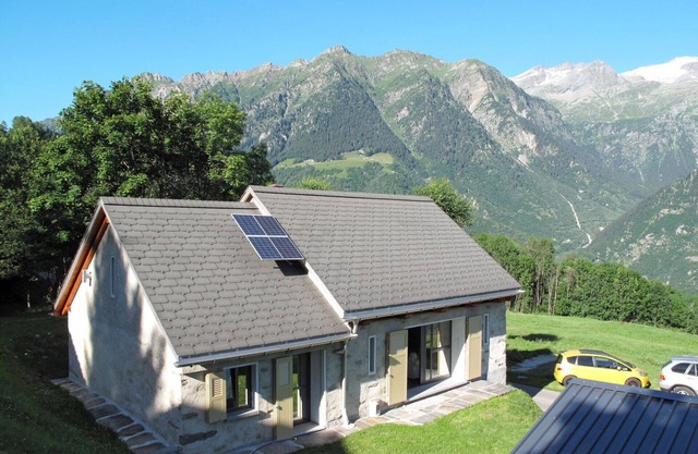 Preciosa casa de vacaciones privada para 8 personas con TV, patio, mascotas permitida y aparcamiento