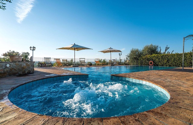 Casa de vacaciones con piscina, jacuzzi, A/C, WIFI, TV, balcón
