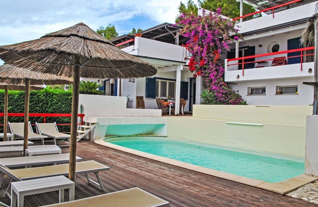 Preciosa casa de vacaciones privada con piscina privada, WIFI, jacuzzi, TV, patio, aparcamiento