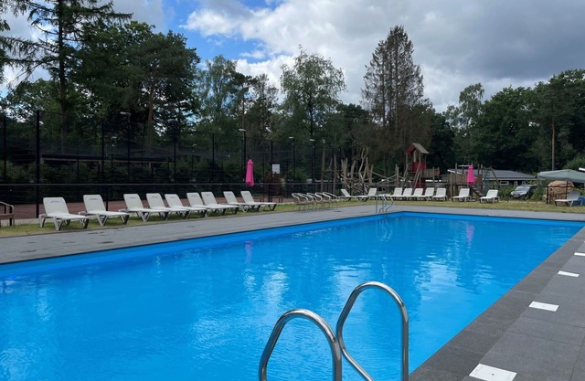 Casa de vacaciones privada con WIFI, piscina, A/C, TV, terraza, mascotas permitida, aparcamiento